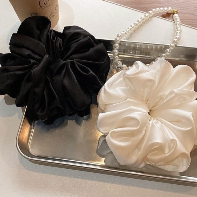 BELEEAM Oversized Satin-Look Scrunchie – Ivory （two-piece set）