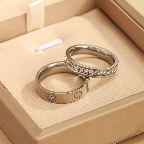 Women's Clover Titanium Steel Ring - Modern Luxe 18K Gold Plated | Solene Collection