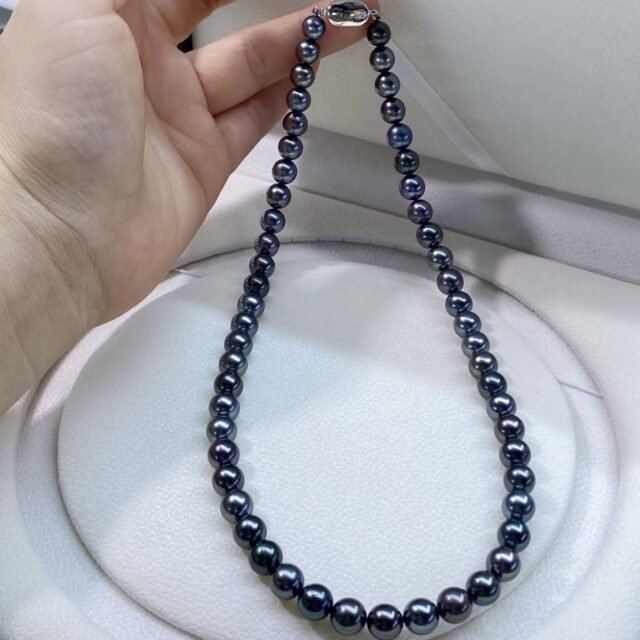 BELEEAM Faux Tahitian Black Saltwater Pearl Necklace for Women, Oval Black Pearls with Iriscent Peacock Overtones 18''