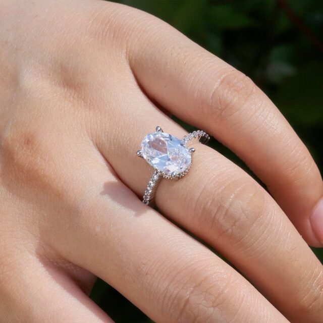 Beleeam Luminous Nova Classic Solitaire Engagement Ring for Women